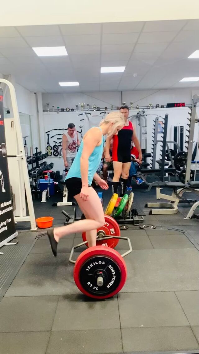Trap bar deadlift - another great variation you can add to your lifts.

#deadlifts #femalelifters #liftatanyage #eastbourne #weightlifting #trapbardeadlift